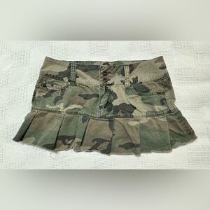 Y2K Moe clothing & co. camo mini skirt Size 3